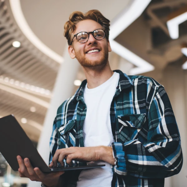 Information technologist working remotely from a laptop